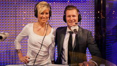 Radiokommentatoren Susanka Bersin (bigFM) und Andreas Kuhlage (N-Joy). © NDR 