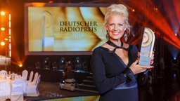 Barabara Schöneberger moderiert den Radiopreis. © NDR Foto: Morris Mac Matzen
