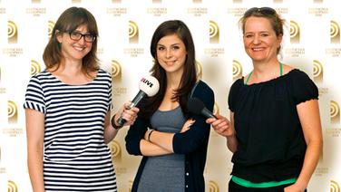 Deutscher Radiopreis 2010 v.l.: Sonja Meschkat (1LIVE), Lena Meyer-Landrut und Gesa Winckelmann (radio NRW). © NDR Foto: Guido Ohlenbostel