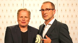 Herbert Grönemeyer, Gewinner des Sonderpreises, mit Laudator Peter Lohmeyer. © AR/NDR Foto: AR