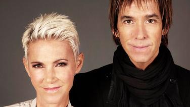 Marie Fredriksson und Per Gessle von Roxette blicken direkt in die Kamera. © Caroline Roosmark 