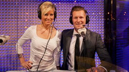 Radiokommentatoren Susanka Bersin (bigFM) und Andreas Kuhlage (N-Joy) © NDR