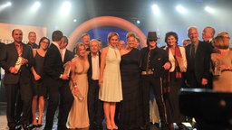 Finales Gruppenfoto auf der Bühne beim Deutschen Radiopreis 2012 © Sebastian Gerhard 