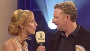 Die Preisträger Ilka Petersen und Holger Ponik auf der Bühne beim Deutschen Radiopreis 2012.  