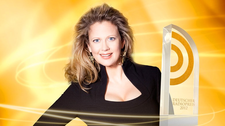 Moderatorin Barbara Schöneberger wird auch 2012 durch die Gala zum Deutschen Radiopreis führen © NDR Foto: Paul Schimweg