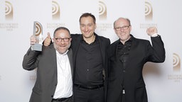 Der Radiopreis-Gewinner Christoph Ebner, Laudator Paul van Dyk und Gewinner Edgar Heinz (von links) 2013 © NDR Foto: David Paprocki