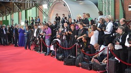 Fotografen bei der Arbeit am Roten Teppich © NDR Foto: fotografirma