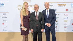 Ina Tenz, Olaf Scholz, Joachim Knuth  © Deutscher Radiopreis/ Benjamin Hüllenkremer Foto: Benjamin Hüllenkremer