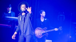 Kwabs singt beim Radiopreis. © NDR Foto: Benjamin Hüllenkremer