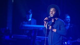 Kwabs singt beim Radiopreis. © NDR Foto: Benjamin Hüllenkremer