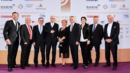 Die Mitglieder des Beirates des Deutschen Radiopreis von links nach rechts: Jens Müffelmann (Axel Springer SE), Lutz Kuckuck (Radiozentrale), Gert Zimmer (RTL Radio Deutschland), Joachim Knuth (NDR), Elke Schneiderbanger (ARD), Florian Ruckert (RMS Radio Marketing Service), Frauke Gerlach (Grimme Institut), Rainer Poelmann (Regiocast),  Heinz Sommer (Hessischer Rundfunk).  Foto: Benjamin Hüllenkremer