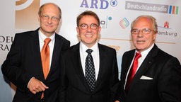 Joachim Knuth (li.), Gert Zimmer (mi.) und Lutz Kuckuck (re.) beim Radiopreis 2011 © NDR/Sebastian Gerhard Foto: Sebastian Gerhard
