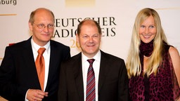 Joachim Knuth, Olaf Scholz, Ina Tenz (v.li.) © NDR/Kai-Thomas Krause Foto: Kai-Thomas Krause