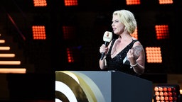 In der Kategorie "Beste Moderatorin" geht der Deutsche Radiopreis 2017 an Gerlinde Jänicke von 94,3 rs2. © Deutscher Radiopreis Foto: Benjamin Hüllenkremer