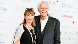 NDR Moderatorenlegende Carlo von Tiedemann und seine Ehefrau Julia. © NDR Foto: Benjamin Hüllenkremer