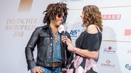 Lenny Kravitz und Elke Wiswedel beim Deutschen Radiopreis 2018. © Deutscher Radiopreis / Philipp Szyza Foto: Philipp Szyza