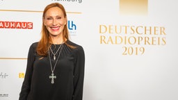 Schauspielerin Andrea Sawatzki auf dem Roten Teppich beim Deutschen Radiopreis 2019. © Deutscher Radiopreis / Benjamin Hüllenkremer Foto: Benjamin Hüllenkremer
