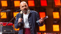 Radioreporter Holger Senzel gewinnt den Deutschen Radiopreis 2019 für die beste Reportage. © Deutscher Radiopreis / Benjamin Hüllenkremer Foto: Benjamin Hüllenkremer