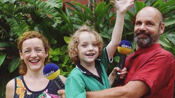 Lena Bodewein und Holger Senzel von NDR Info mit Sohn Jonny © NDR 