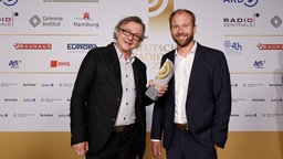 Gewinner in der Kategorie "Beste Reportage": Jens Schnellhass und Tobias Nagorny von Bremen Zwei © Deutscher Radiopreis / Morris Mac Matzen Foto: Morris Mac Matzen