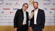 Gewinner in der Kategorie "Beste Reportage": Jens Schnellhass und Tobias Nagorny von Bremen Zwei © Deutscher Radiopreis / Morris Mac Matzen Foto: Morris Mac Matzen