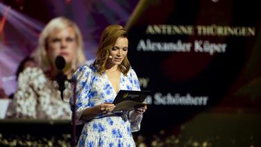 Karoline Herfurth überreicht den Radiopreis in der Kategorie "Beste:r Moderator:in". © Deutscher Radiopreis / Philipp Szyza Foto: Philipp Szyza