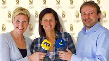 Katrin Müller-Hohenstein (Mitte) mit Kathi Kleff (Antenne Bayern) und Gerhard Willmann (Bayern 3) © NDR Foto: Ralf Wilschewski