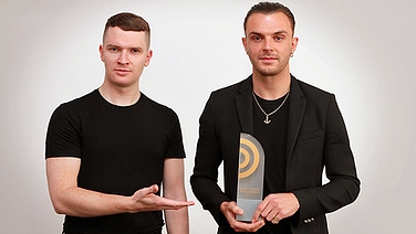 Das britische Synthiepop-Duo Hurts - Keyboarder Adam Anderson (links) und Sänger Theo Hutchcraft (rechts). © NDR/Axel Herzig Foto: Axel Herzig