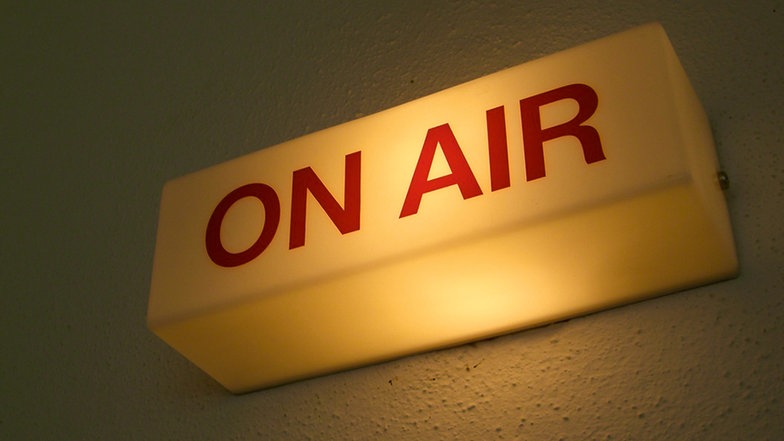 Leuchtschild mit der Aufschrift "On Air". © fotolia.com Foto: Hendrik Schwartz