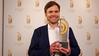 Gewinner in der Kategorie "Bestes Entertainment": Tobias Brodowy von WDR 5. © Deutscher Radiopreis / Morris Mac Matzen Foto: Morris Mac Matzen