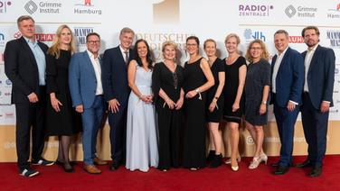 Der Beirat des Deutschen Radiopreises 2023 auf dem roten Gala-Teppich in Hamburg © Deutscher Radiopreis / Benjamin Hüllenkremer Foto: Benjamin Hüllenkremer