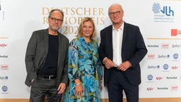 Kai Gniffke, Yvette Gerner und Joachim Knuth beim Deutschen Radiopreis 2023 © Deutscher Radiopreis / Benjamin Hüllenkremer Foto: Benjamin Hüllenkremer