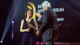 Franziska Hoppen gewinnt den Radiopreis in der Kategorie "Beste:r Newcomer:in". © Deutscher Radiopreis / Benjamin Hüllenkremer Foto: Benjamin Hüllenkremer