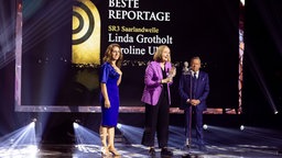 Caroline Uhl und Linda Grotholt gewinnen den Radiopreis in der Kategorie "Beste Reportage". © Deutscher Radiopreis / Philipp Szyza Foto: Philipp Szyza