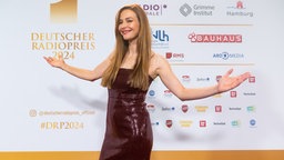 Katrin Bauerfeind führt durch die Show in der Neuen Flora. Katrin Bauerfeind führt durch die Show in der Neuen Flora. © Deutscher Radiopreis / Benjamin Hüllenkremer Foto: Benjamin Hüllenkremer